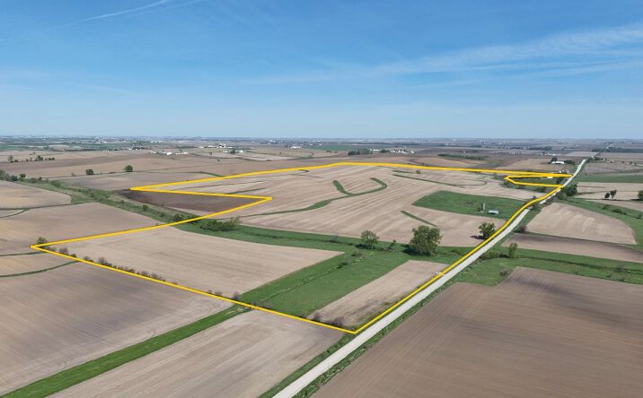 Benton-Iowa Road, Marengo
