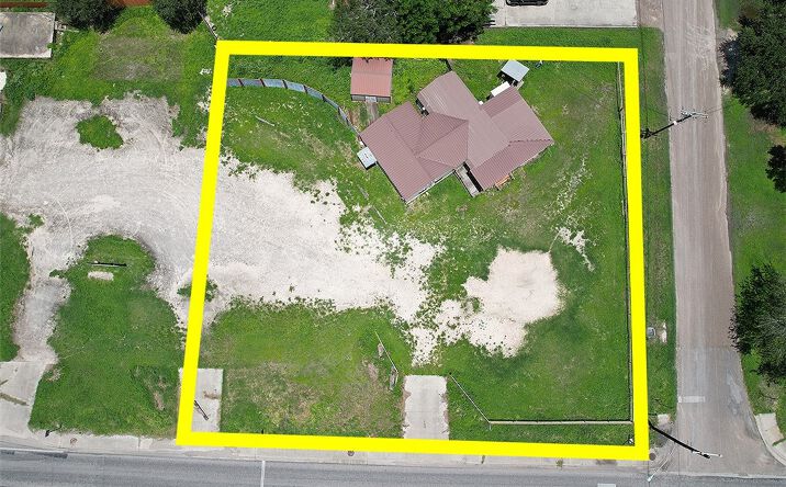 Pictures of Industrial property located at 215 2nd St, Agua Dulce, TX 78330 for sales - image #1