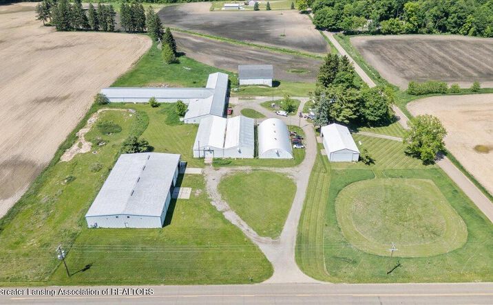 Pictures of Industrial property located at 6924 Peck Rd, Eaton Rapids, MI 48827 for sales - image #1