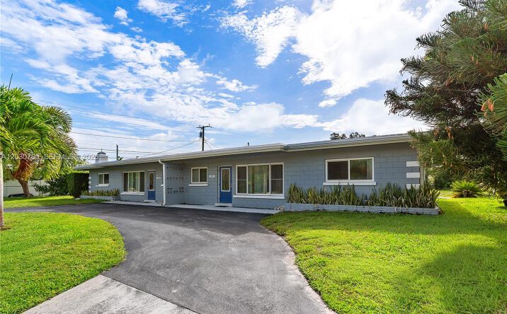 Pictures of Multifamily property located at 204 NW 1st St, Boynton Beach, FL 33435 for sales - image #1