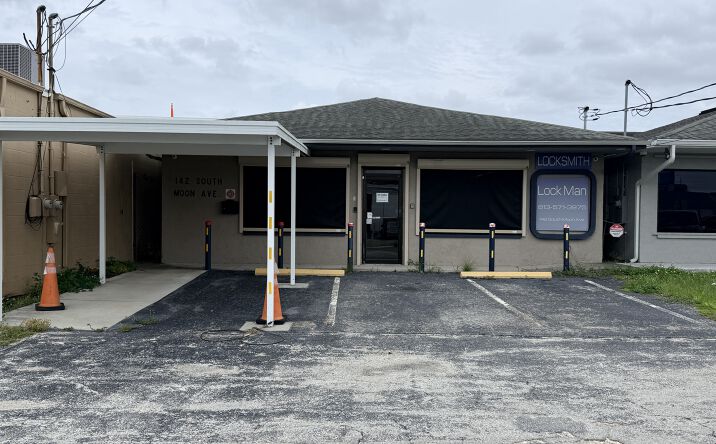 Pictures of Retail property located at 142 South Moon Avenue, Brandon, FL 33511 for sales - image #1