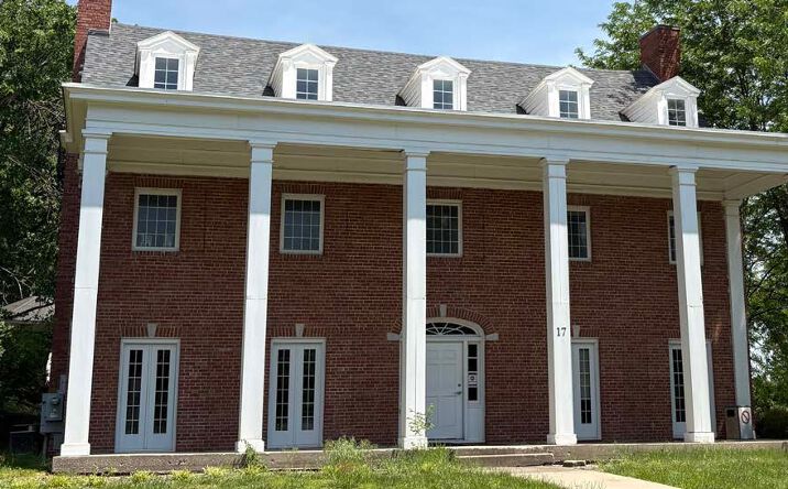 Pictures of Office property located at 17 S Jewell, Liberty, MO 64068 for sales - image #1