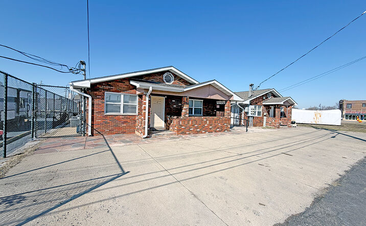 Pictures of Multifamily property located at 1832 Cleveland Boulevard, Granite City, IL 62040 for sales - image #1