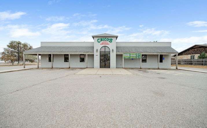 Pictures of Retail property located at 4407 W MAPLE ST, WICHITA, KS 67209-2515 for sales - image #1