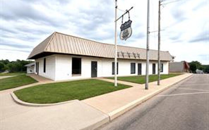 Pictures of Office, Retail property located at 1204 Manvel AVE, Chandler, OK 74834 for sales - image #1