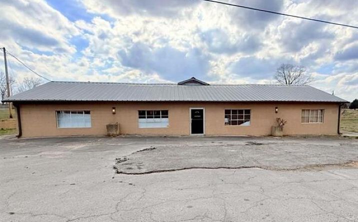Pictures of Retail property located at 908 County Road 34, Florence, AL 35634 for sales - image #1