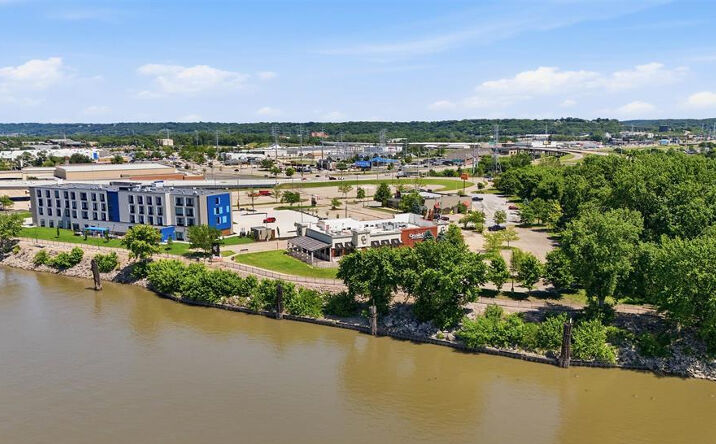 Pictures of Retail property located at 230 Conference Center Drive, East Peoria, IL 61611 for sales - image #1