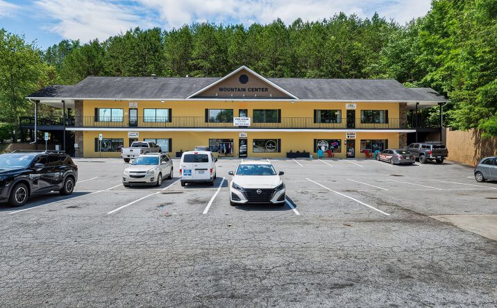 Pictures of Retail property located at 9 FALLEN SPRUCE DR, ASHEVILLE, NC 28806 for sales - image #1