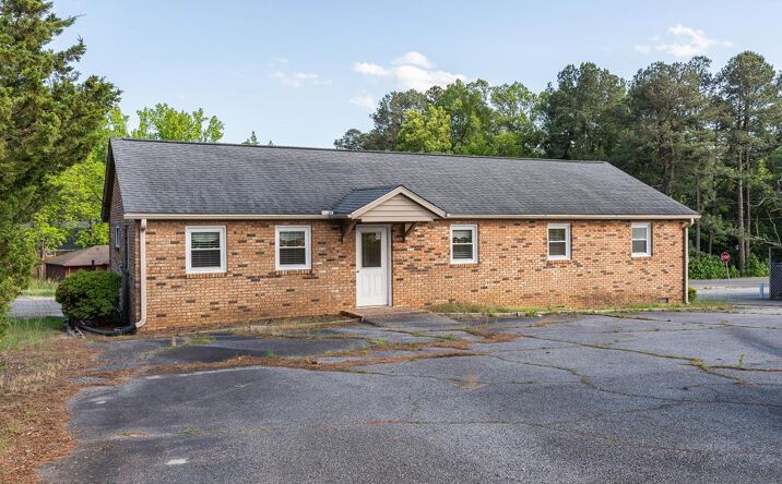 Pictures of Office property located at 606 N Thomas St, South Hill, VA 23970 for sales - image #1