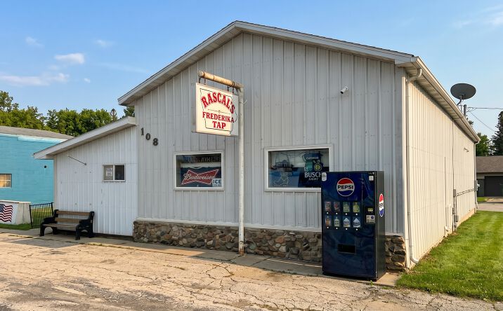Pictures of Retail, Business for Sale property located at 108 3rd Street, Sumner, IA 50674 for sales - image #1