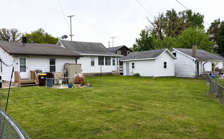 Pictures of Retail, Multifamily property located at 914 Blackhawk Boulevard, South Beloit, IL 61080 for sales - image #1