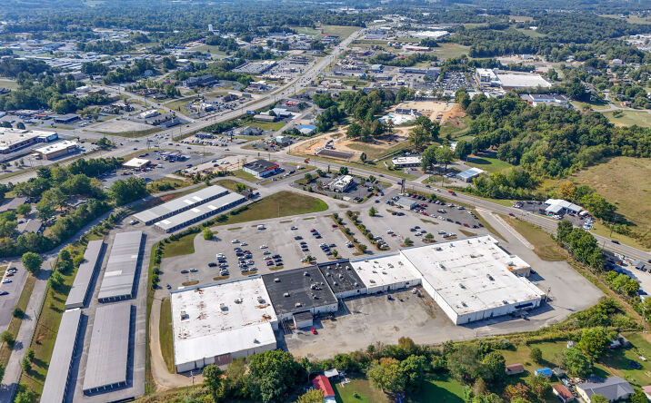 Pictures of Retail property located at 942 HAPPY VLY RD, GLASGOW, KY 42141 for sales - image #1