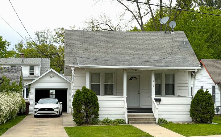 Pictures of Retail, Multifamily property located at 918 Blackhawk Boulevard, South Beloit, IL 61080 for sales - image #1