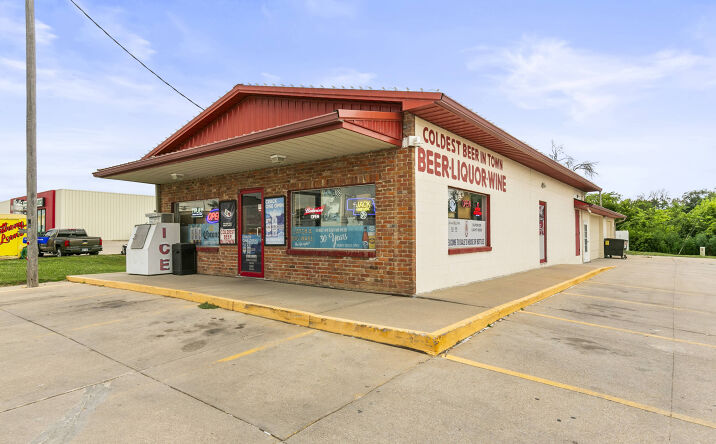 Pictures of Retail property located at 1074 WASHINGTON ST, BLAIR, NE 68008-2102 for sales - image #1