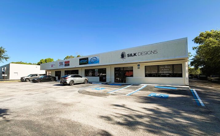 Pictures of Industrial property located at 1791 TRADE CTR WAY, NAPLES, FL 34109-1966 for sales - image #1
