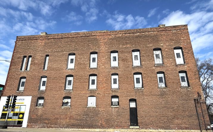 Pictures of Retail property located at 1030 South Main Street, Rockford, IL 61101 for sales - image #1