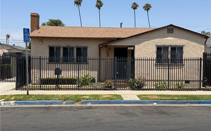 Pictures of Multifamily property located at 829 W 69th, Los Angeles, CA 90044 for sales - image #1