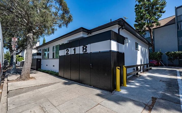 Pictures of Multifamily property located at 218 Venice Way, Venice, CA 90291 for sales - image #1