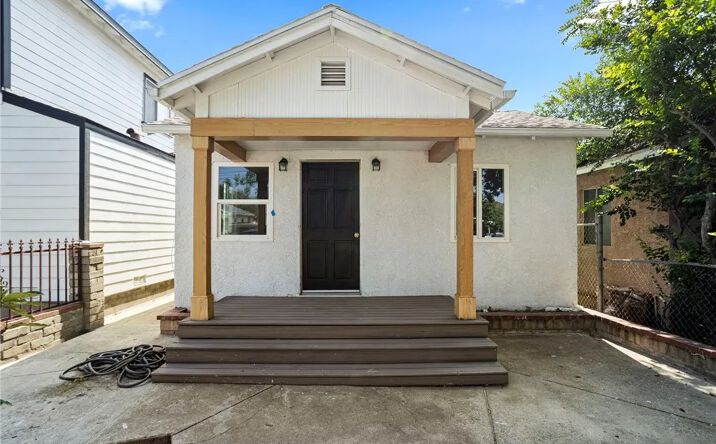 Pictures of Multifamily property located at 308 N Pasadena Avenue, Azusa, CA 91702 for sales - image #1