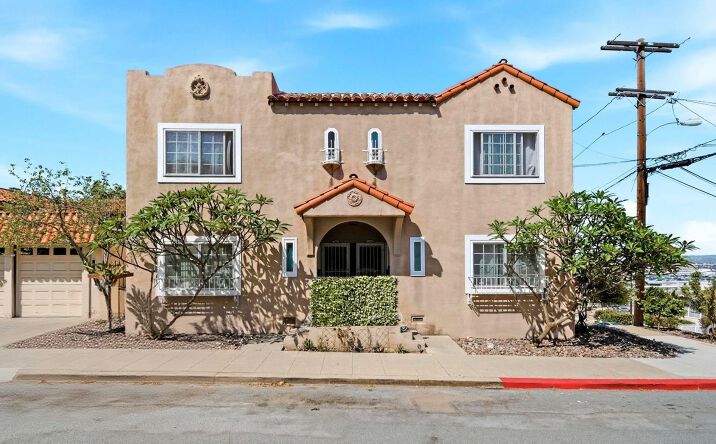 Pictures of Multifamily property located at 3062-68 Columbia St, San Diego, CA 92103 for sales - image #1