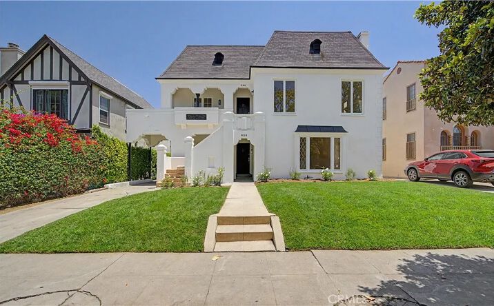 Pictures of Multifamily property located at 826 S Detroit Street, Los Angeles, CA 90036 for sales - image #1