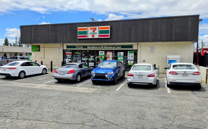 Pictures of Retail, Business for Sale property located at 6015 N BLACKSTONE AVE, FRESNO, CA 93710-5007 for sales - image #1