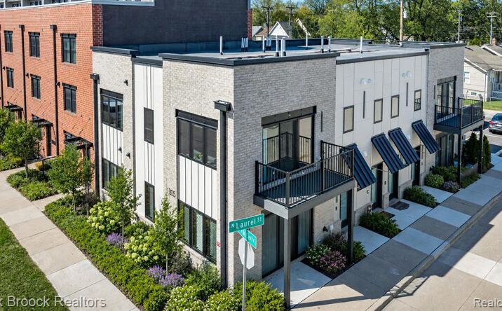 Pictures of Multifamily property located at 105 N Laurel Street, Royal Oak, MI 48067-2785 for sales - image #1