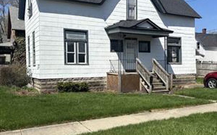 Pictures of Multifamily property located at 106 S Chilson St, Bay City, MI 48706 for sales - image #1
