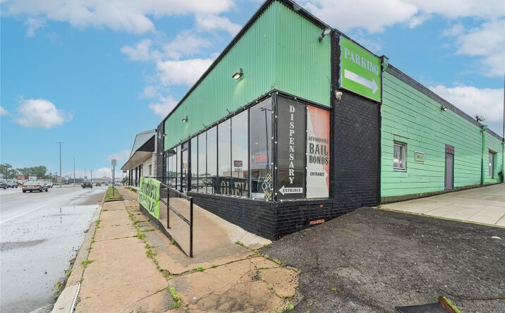 Pictures of Mixed Use, Office, Retail property located at 321 S Lynn Riggs Boulevard, Claremore, OK 74017 for sales - image #1