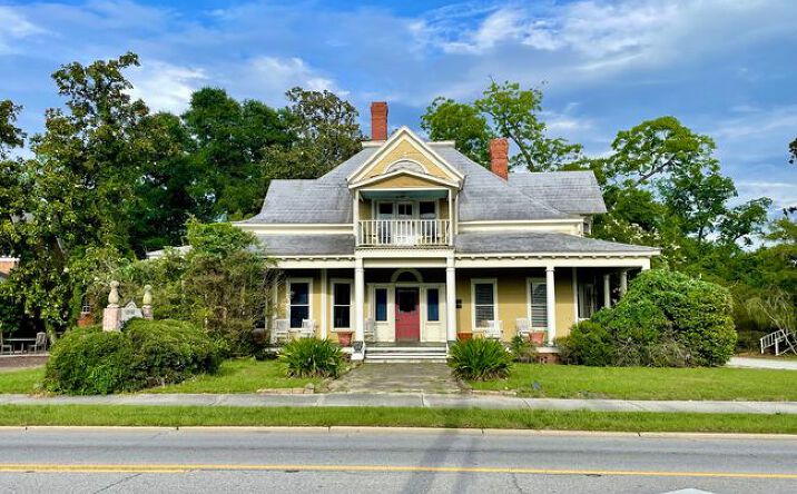 Pictures of Retail property located at 106 S Main St, Statesboro, GA 30458 for sales - image #1