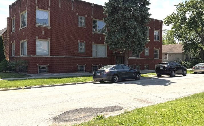 Pictures of Multifamily property located at 525 W 118th Street, Chicago, IL 60628 for sales - image #1