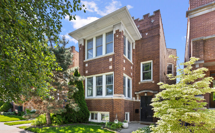 Pictures of Multifamily property located at 2541 W ARGYLE Street, Chicago, IL 60625 for sales - image #1