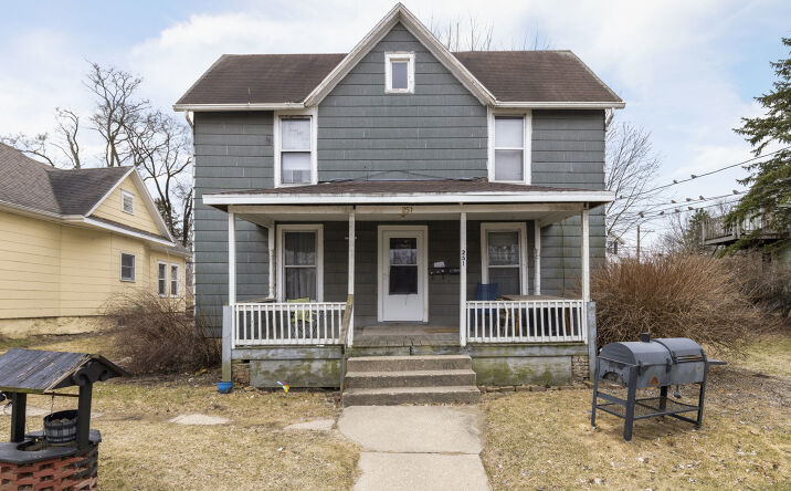 Pictures of Multifamily property located at 251 W Homer Street, Freeport, IL 61032 for sales - image #1
