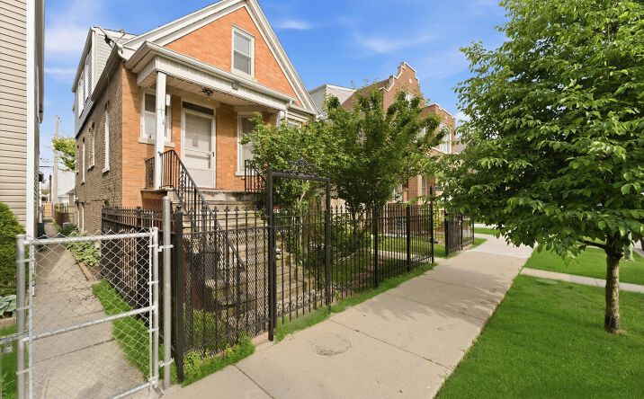 Pictures of Multifamily property located at 4431 S Washtenaw Avenue, Chicago, IL 60632 for sales - image #1
