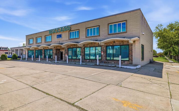 Pictures of Mixed Use, Multifamily, Retail property located at 2718 Elmwood Avenue, Tonawanda, NY 14217 for sales - image #1