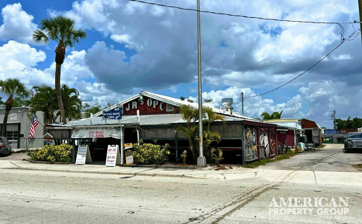 Pictures of Retail property located at 987 S Packinghouse Rd, Sarasota, FL 34232 for sales - image #1