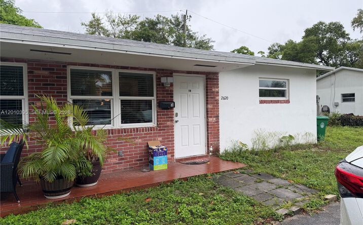 Pictures of Multifamily property located at 2620 SW 51st St, Dania Beach, FL 33312 for sales - image #1