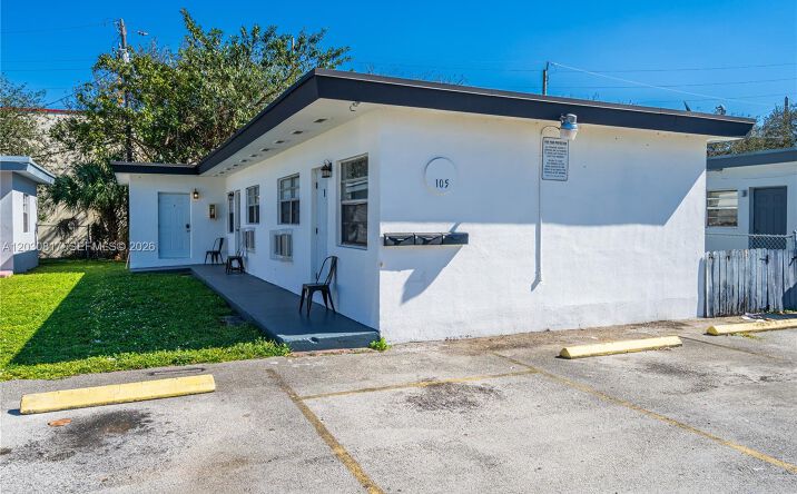 105 SW 5th Ct, Dania Beach