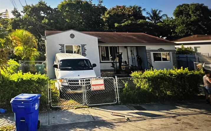 1450 NW 35th St, Miami