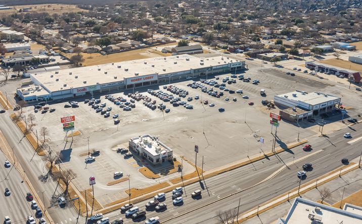 Pictures of Retail property located at 2805 SOUTHWEST PKWY, WICHITA FALLS, TX 76308-4119 for sales - image #1