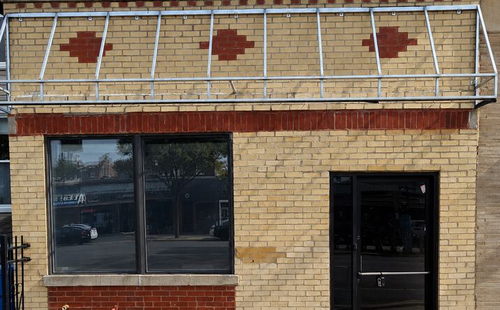 Pictures of Retail property located at 1434 West Montrose Avenue, Chicago, IL 60613 for sales - image #1
