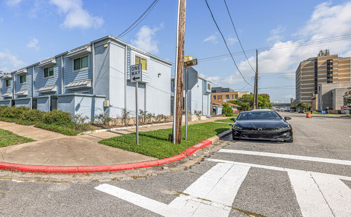 Pictures of Multifamily, Business for Sale property located at 525 11TH ST, GALVESTON, TX 77550 for sales - image #1
