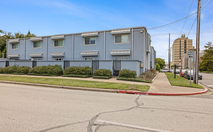 Pictures of Multifamily, Business for Sale property located at 525 11TH ST, GALVESTON, TX 77550 for sales - image #1