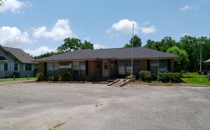 Pictures of Retail property located at 14121 Dedeaux Road, Gulfport, MS 39503 for sales - image #1