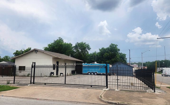 Pictures of Retail property located at 2101 EVANS AVE, FORT WORTH, TX 76104 for sales - image #1