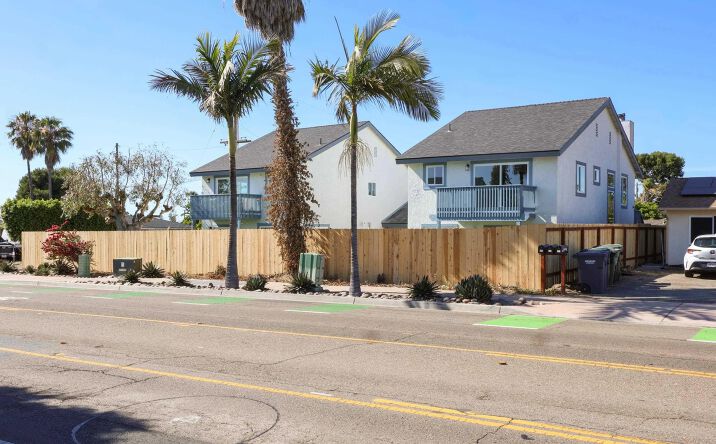 Pictures of Multifamily property located at 658-660 Santa Fe Dr., Encinitas, CA 92024 for sales - image #1
