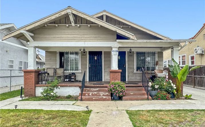 Pictures of Multifamily property located at 1031 W 61st Street, Los Angeles, CA 90044 for sales - image #1
