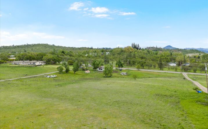 Pictures of Mixed Use property located at 963 STEVENS RD, EAGLE POINT, OR 97524-6514 for sales - image #1