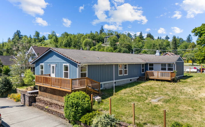Pictures of Senior Living, Special Purpose property located at 104 Mashall Ave S, Eatonville, WA 98328 for sales - image #1