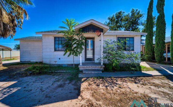 Pictures of Multifamily property located at 1403 A W Fox Street, Carlsbad, NM 88220 for sales - image #1